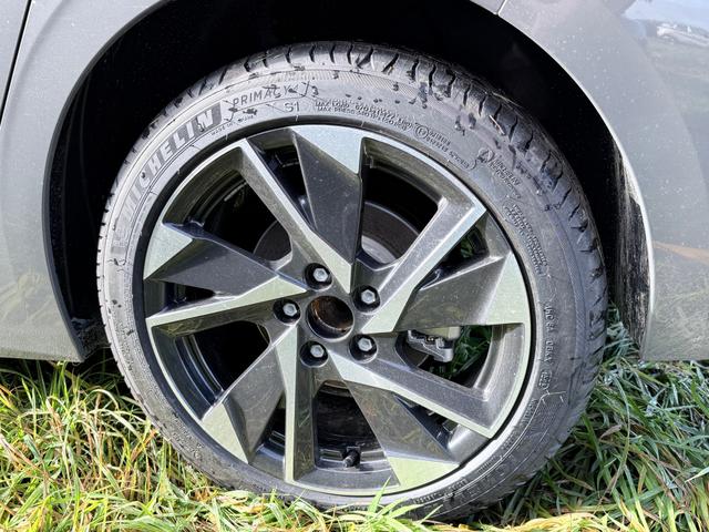 Peugeot 308 Allure SHZ+KAMERA+NAVI+KEYLESS+ACC+17 LM 