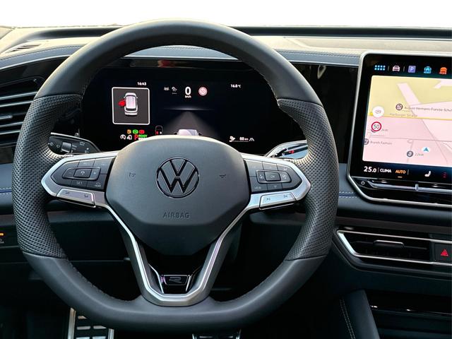 Volkswagen / Tiguan / Grau / / / PANO+HD MATRIX+AHK+NAVI+BLACK STYLE+20 LM+ACC