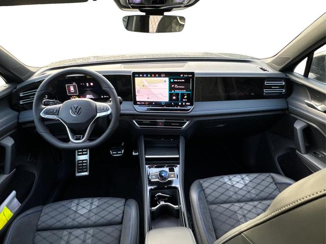 Volkswagen / Tiguan / Grau / / / PANO+HD MATRIX+AHK+NAVI+BLACK STYLE+20 LM+ACC