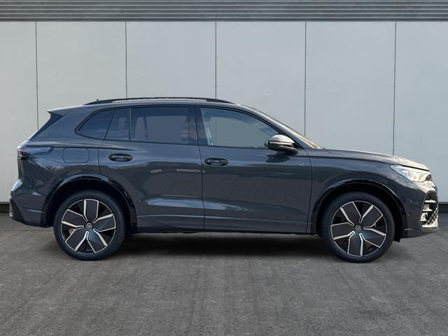 Volkswagen / Tiguan / Grau / / / PANO+HD MATRIX+AHK+NAVI+BLACK STYLE+20 LM+ACC