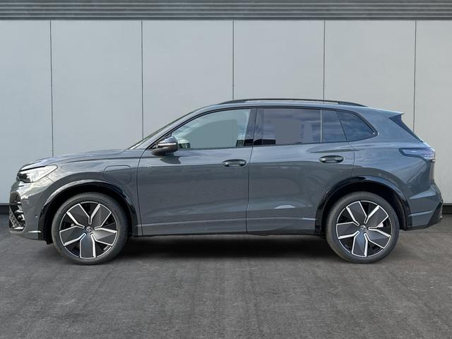 Volkswagen / Tiguan / Grau / / / PANO+HD MATRIX+AHK+NAVI+BLACK STYLE+20 LM+ACC