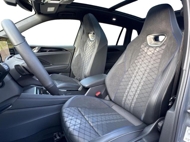 Volkswagen / Tiguan / Grau / / / PANO+HD MATRIX+AHK+NAVI+BLACK STYLE+20 LM+ACC