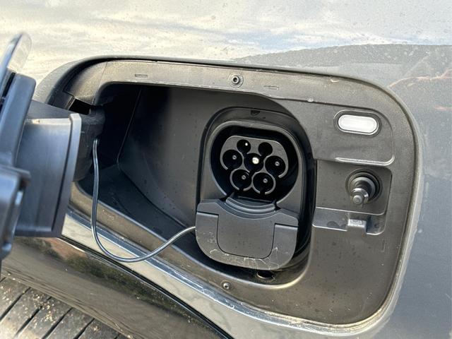 Volkswagen / Tiguan / Grau / / / PANO+HD MATRIX+AHK+NAVI+BLACK STYLE+20 LM+ACC