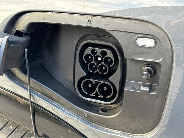 Volkswagen / Tiguan / Grau / / / PANO+HD MATRIX+AHK+NAVI+BLACK STYLE+20 LM+ACC