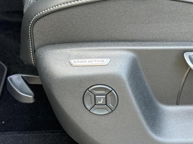 Volkswagen / Tiguan / Grau / / / PANO+HD MATRIX+AHK+NAVI+BLACK STYLE+20 LM+ACC