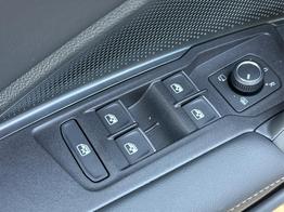 Volkswagen Tiguan R-Line People PLUG-IN+PANO+AHK+HD MATRIX+NAVI+BLACK STYLE+20" LM+ACC 