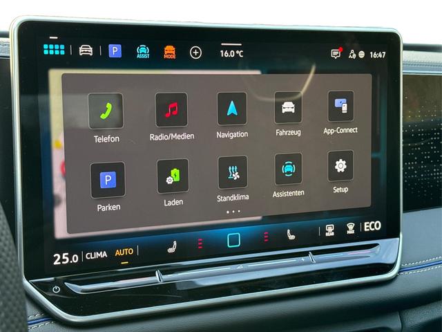 Volkswagen / Tiguan / Grau / / / PANO+HD MATRIX+AHK+NAVI+BLACK STYLE+20 LM+ACC