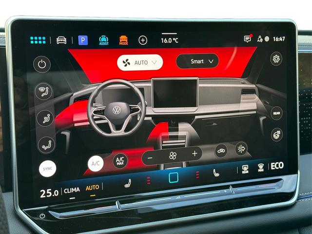 Volkswagen / Tiguan / Grau / / / PANO+HD MATRIX+AHK+NAVI+BLACK STYLE+20 LM+ACC