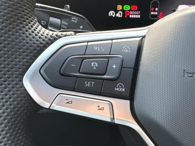 Volkswagen / Tiguan / Grau / / / PANO+HD MATRIX+AHK+NAVI+BLACK STYLE+20 LM+ACC
