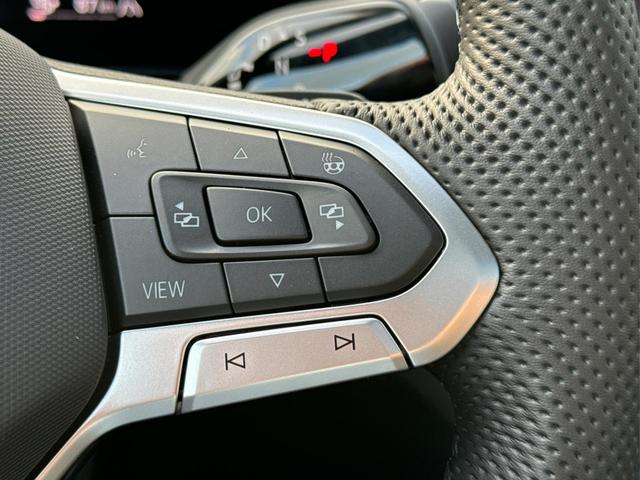 Volkswagen / Tiguan / Grau / / / PANO+HD MATRIX+AHK+NAVI+BLACK STYLE+20 LM+ACC