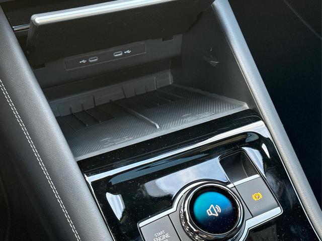 Volkswagen / Tiguan / Grau / / / PANO+HD MATRIX+AHK+NAVI+BLACK STYLE+20 LM+ACC