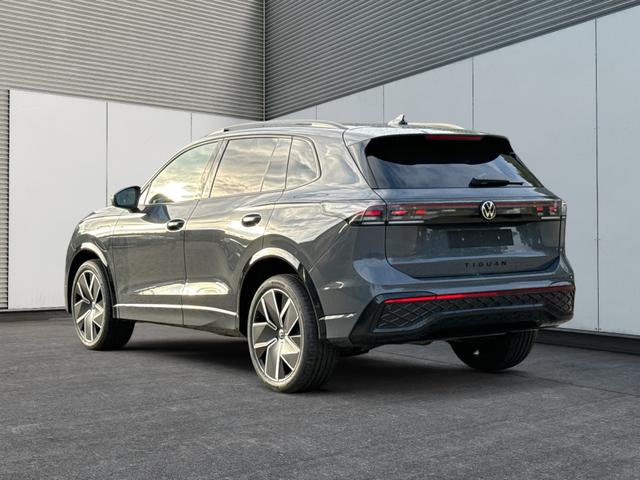 Volkswagen / Tiguan / Grau / / / PANO+HD MATRIX+AHK+NAVI+BLACK STYLE+20 LM+ACC