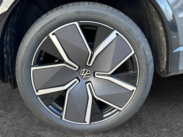 Volkswagen / Tiguan / Grau / / / PANO+HD MATRIX+AHK+NAVI+BLACK STYLE+20 LM+ACC