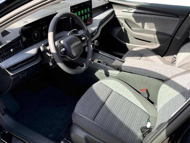 Skoda / Superb Combi / / / / 4WD+AHK+NAVI+KAM+EL.HECKKL.+KESSY