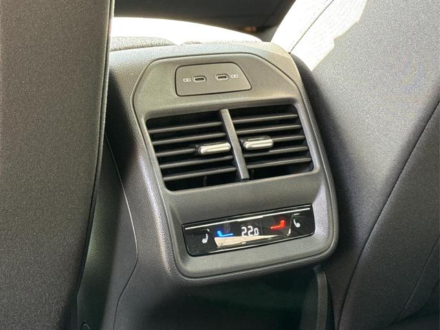Skoda / Superb Combi / / / / 4WD+AHK+NAVI+KAM+EL.HECKKL.+KESSY