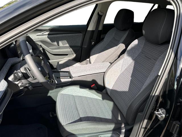 Skoda / Superb Combi / / / / 4WD+AHK+NAVI+KAM+EL.HECKKL.+KESSY