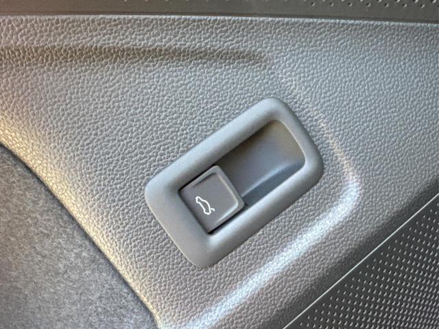 Skoda / Superb Combi / / / / 4WD+AHK+NAVI+KAM+EL.HECKKL.+KESSY