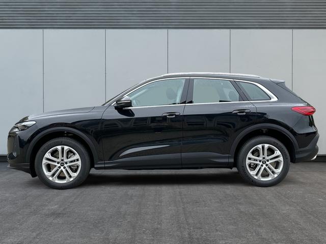 Audi Q5 - Basis quattro+AHK+ACC+RFK+19"ALU+NAVI
