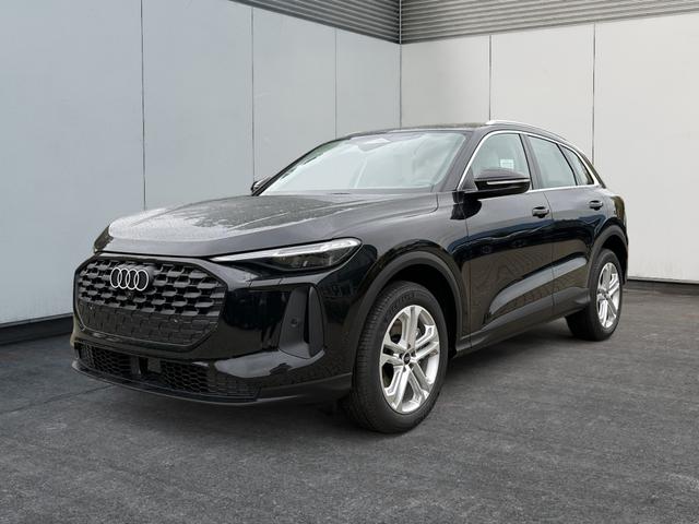 Audi Q5 - Basis quattro+AHK+ACC+RFK+19"ALU+NAVI