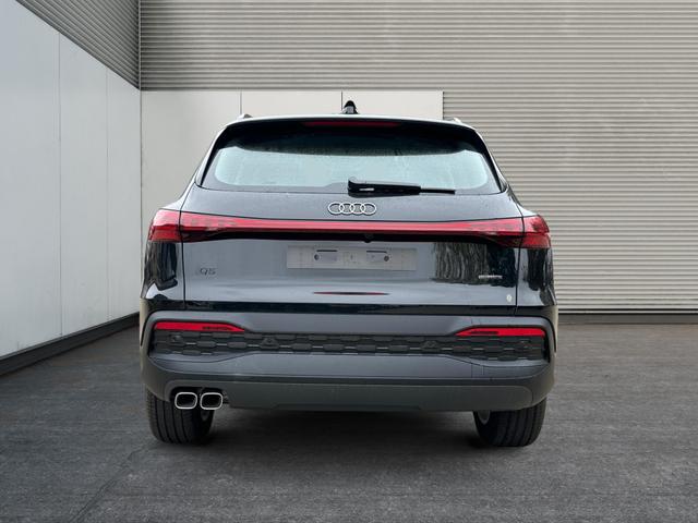 Audi / Q5 / Schwarz / / / QUATTRO+ NAVI+ LED+ SHZ+ PDC
