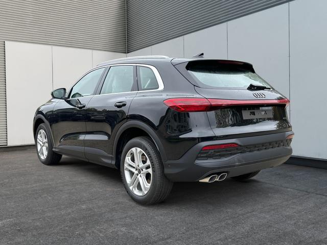 Audi / Q5 / Schwarz / / / QUATTRO+ NAVI+ LED+ SHZ+ PDC