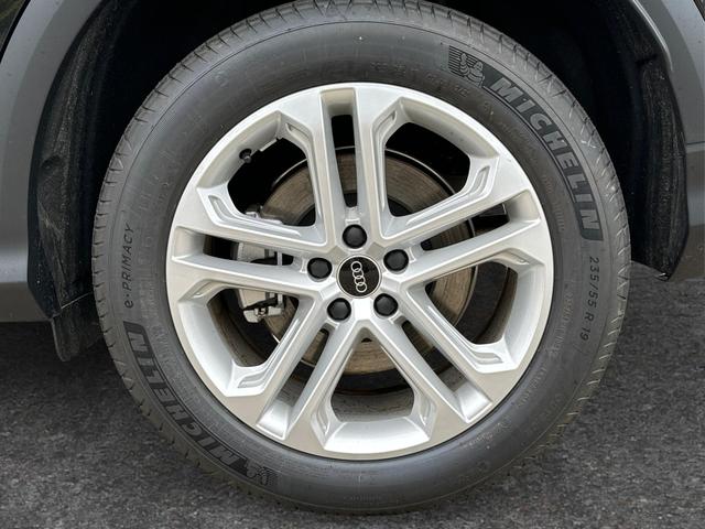 Audi / Q5 / Schwarz / / / QUATTRO+ NAVI+ LED+ SHZ+ PDC