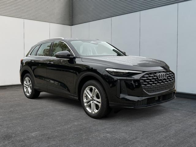 Audi / Q5 / Schwarz / / / QUATTRO+ NAVI+ LED+ SHZ+ PDC
