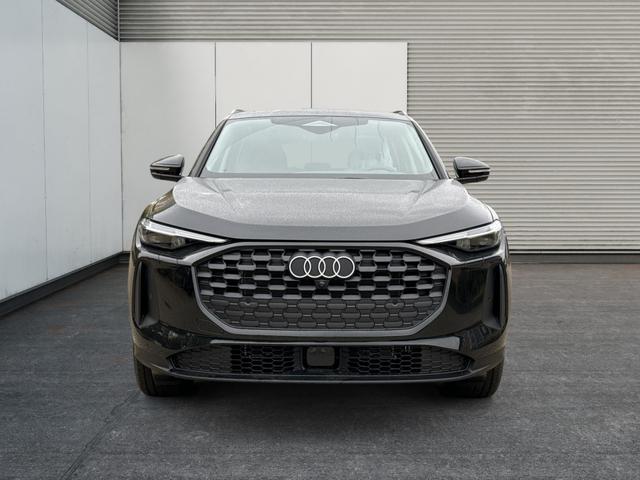 Audi / Q5 / Schwarz / / / QUATTRO+ NAVI+ LED+ SHZ+ PDC