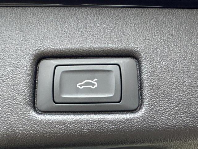 Audi / Q5 / Schwarz / / / QUATTRO+ NAVI+ LED+ SHZ+ PDC