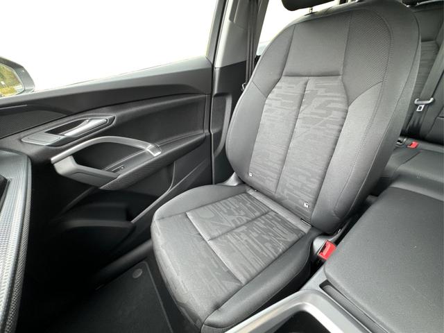 Audi / Q5 / Schwarz / / / QUATTRO+ NAVI+ LED+ SHZ+ PDC