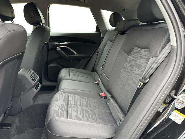 Audi / Q5 / Schwarz / / / QUATTRO+ NAVI+ LED+ SHZ+ PDC
