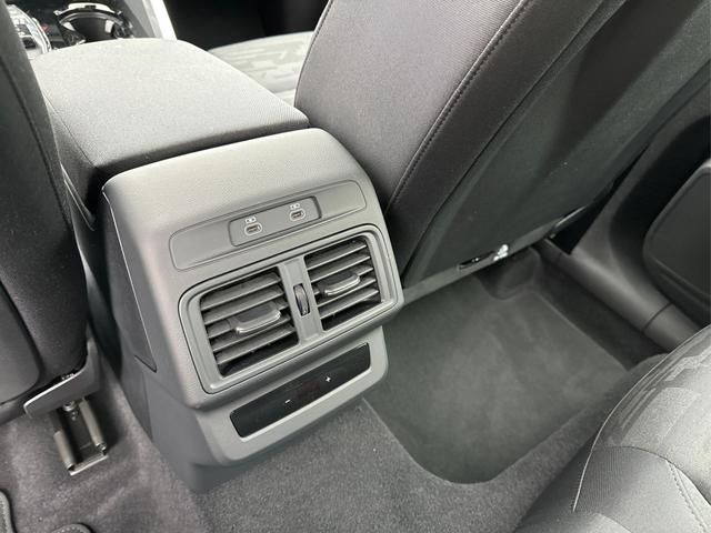 Audi / Q5 / Schwarz / / / QUATTRO+ NAVI+ LED+ SHZ+ PDC