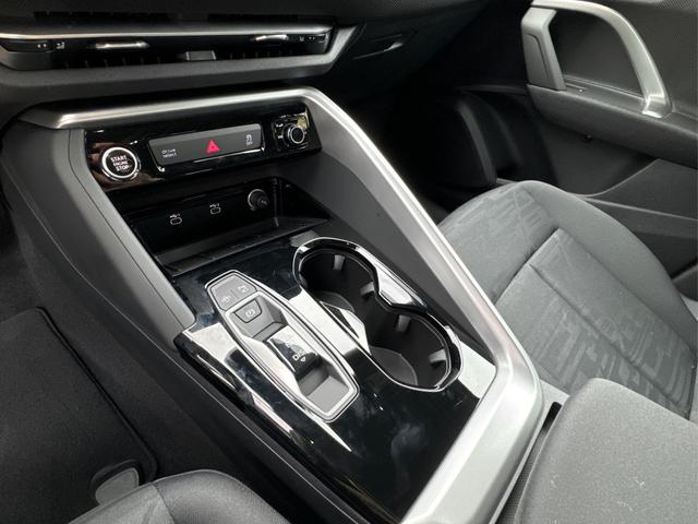 Audi / Q5 / Schwarz / / / QUATTRO+ NAVI+ LED+ SHZ+ PDC