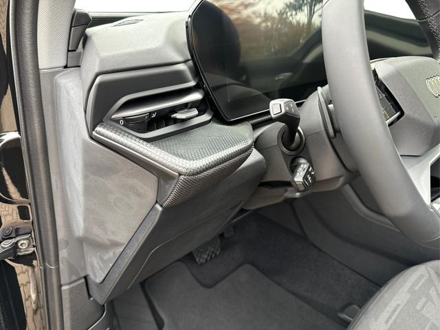 Audi / Q5 / Schwarz / / / QUATTRO+ NAVI+ LED+ SHZ+ PDC