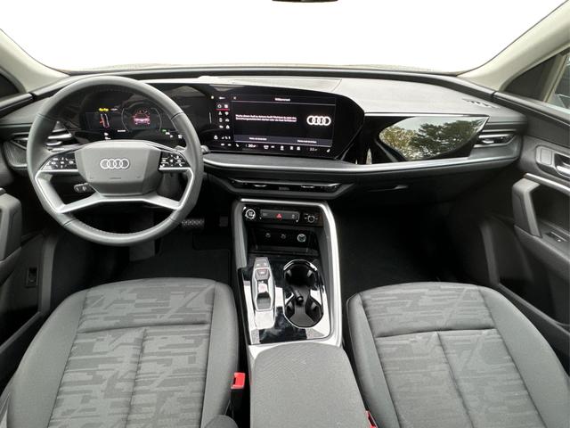 Audi / Q5 / Schwarz / / / QUATTRO+ NAVI+ LED+ SHZ+ PDC