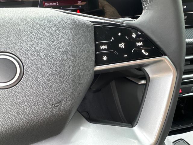 Audi / Q5 / Schwarz / / / QUATTRO+ NAVI+ LED+ SHZ+ PDC