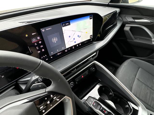 Audi / Q5 / Schwarz / / / QUATTRO+ NAVI+ LED+ SHZ+ PDC