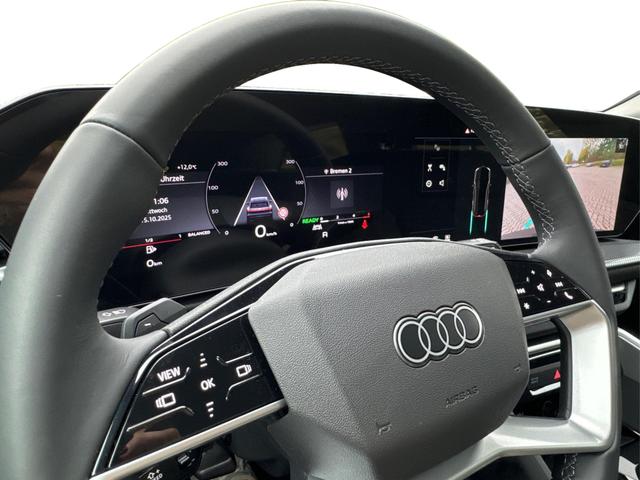 Audi / Q5 / Schwarz / / / QUATTRO+ NAVI+ LED+ SHZ+ PDC