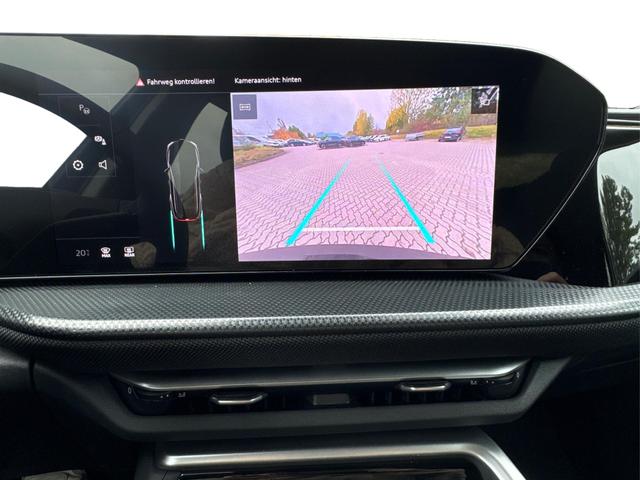 Audi / Q5 / Schwarz / / / QUATTRO+ NAVI+ LED+ SHZ+ PDC