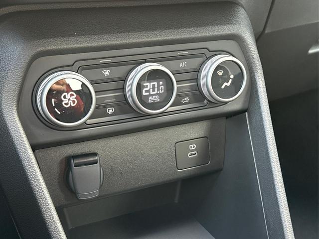 Dacia / Sandero / / / / KAMERA+SHZ+PDC+DAB+KLIMA