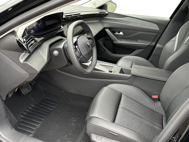 Peugeot / 308 / Schwarz / / / SHZ+KAMERA+NAVI+KEYLESS+ACC+17 LM