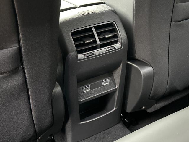 Peugeot / 308 / Schwarz / / / SHZ+KAMERA+NAVI+KEYLESS+ACC+17 LM