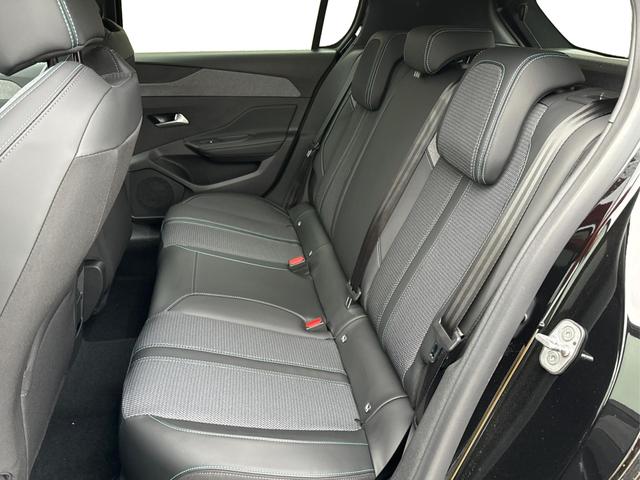 Peugeot / 308 / Schwarz / / / SHZ+KAMERA+NAVI+KEYLESS+ACC+17 LM