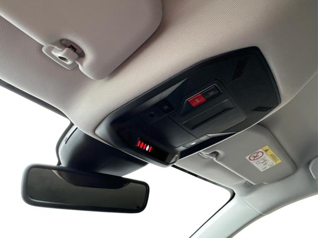 Peugeot / 308 / Schwarz / / / SHZ+KAMERA+NAVI+KEYLESS+ACC+17 LM