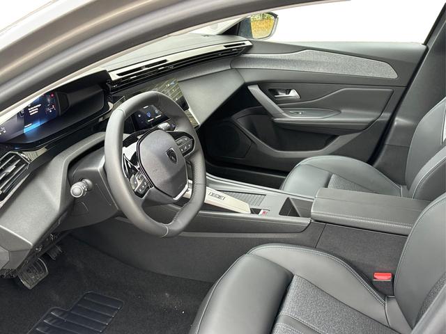 Peugeot / 308 / Grau / / / SHZ+KAMERA+NAVI+KEYLESS+ACC+17 LM
