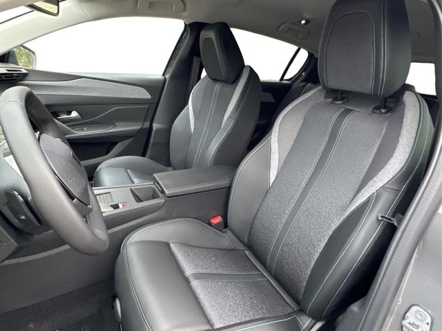 Peugeot / 308 / Grau / / / SHZ+KAMERA+NAVI+KEYLESS+ACC+17 LM