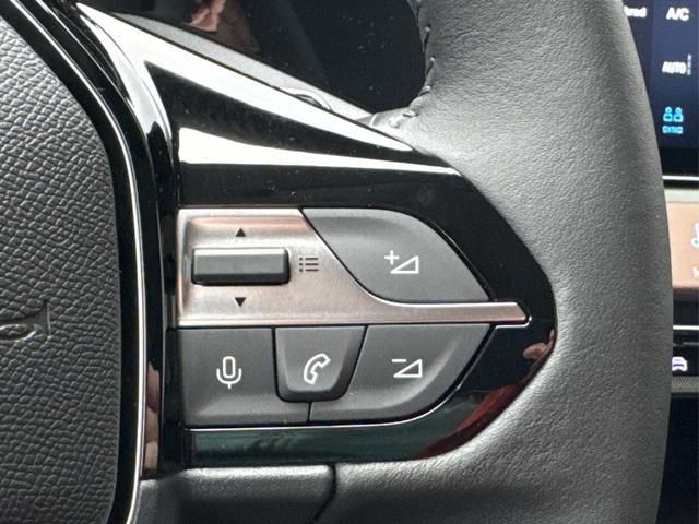 Peugeot / 308 / Grau / / / SHZ+KAMERA+NAVI+KEYLESS+ACC+17 LM