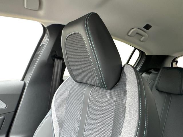 Peugeot / 308 / Grau / / / SHZ+KAMERA+NAVI+KEYLESS+ACC+17 LM