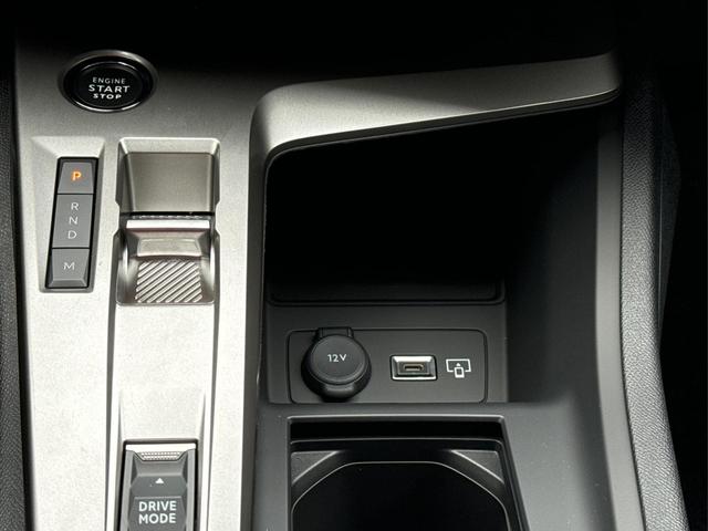 Peugeot / 308 / Grau / / / SHZ+KAMERA+NAVI+KEYLESS+ACC+17 LM