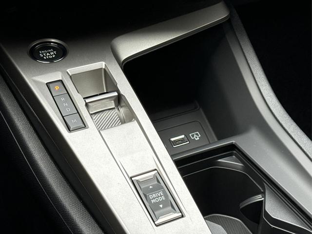 Peugeot / 308 / Grau / / / SHZ+KAMERA+NAVI+KEYLESS+ACC+17 LM